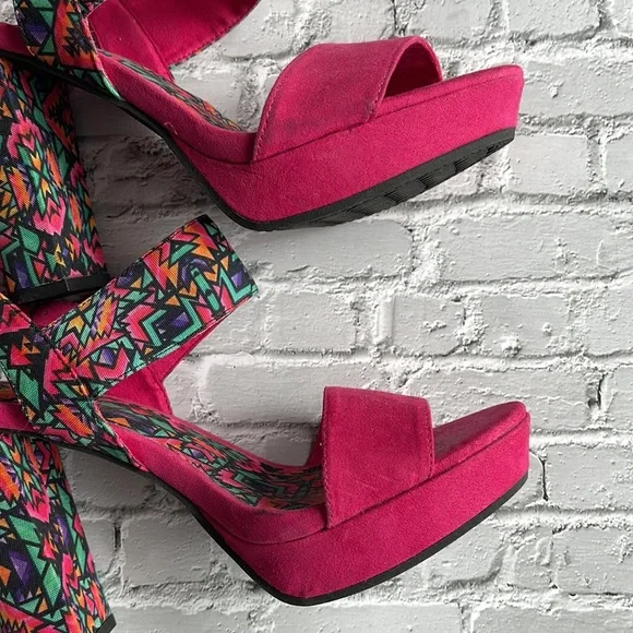 ROCKET DOG | Enhance Your Prance Heels in Bold Southwest - Picture 14 of 14